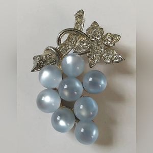 Vintage 50s BLUE MOONGLOW lucite rhinestone silver tone GRAPE brooch pin retro